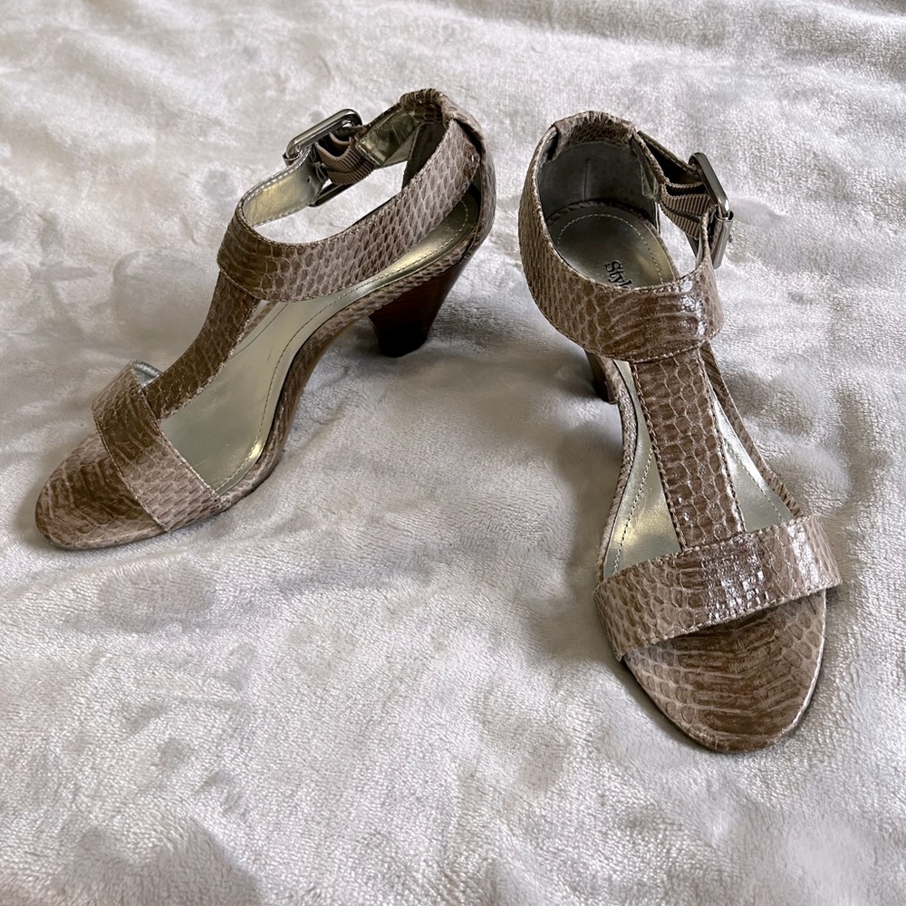 New Faux snakeskin leather T- strap heeled sandal